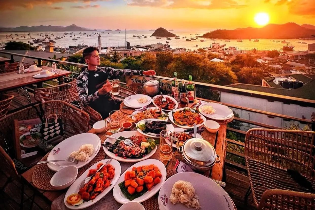 Taman Laut Handayani Seafood Restaurant Labuan Bajo Favorite Spot