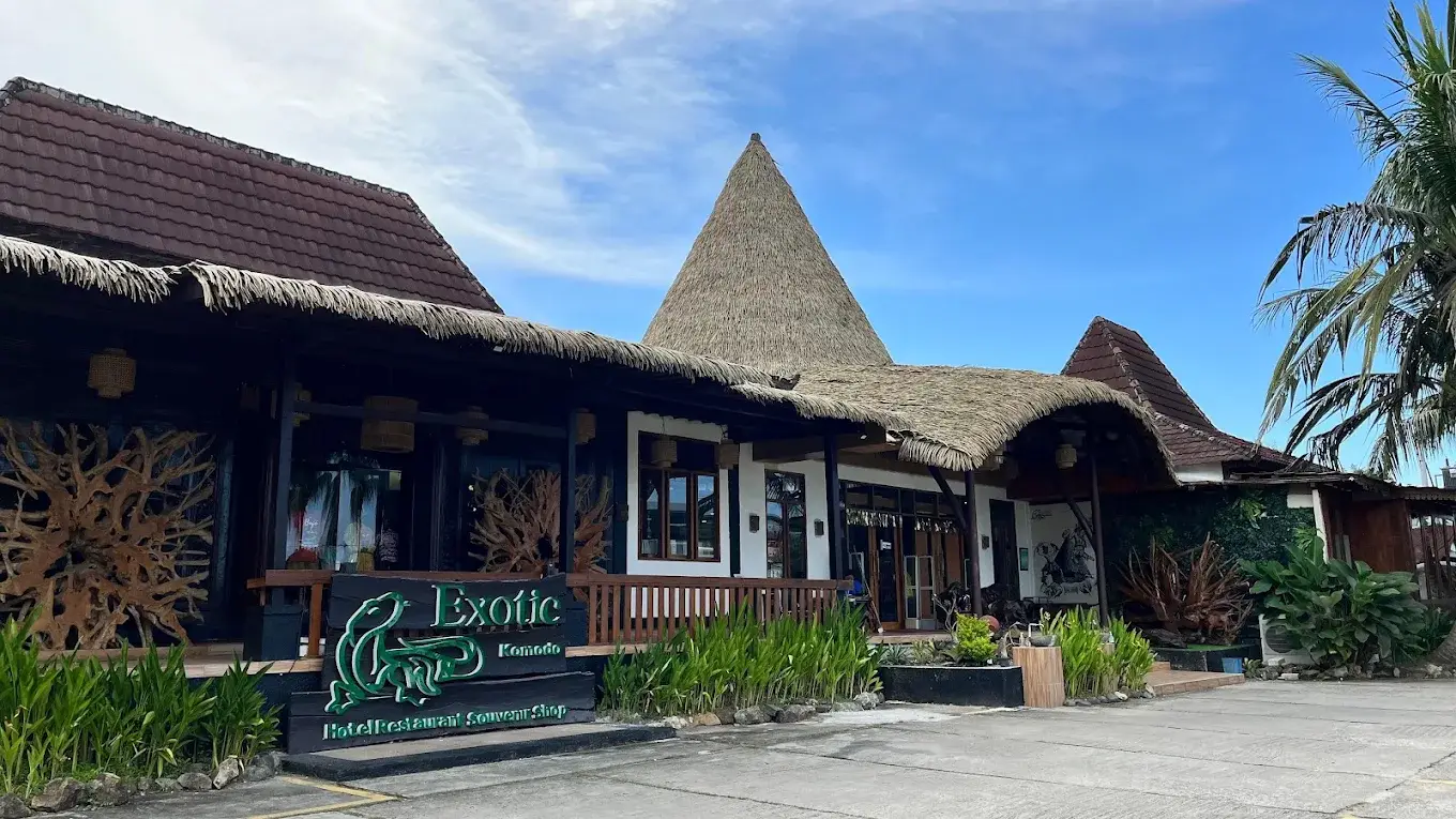 Cultural Heritage and Artisan Excellence at Exotic Komodo Souvenir Shop