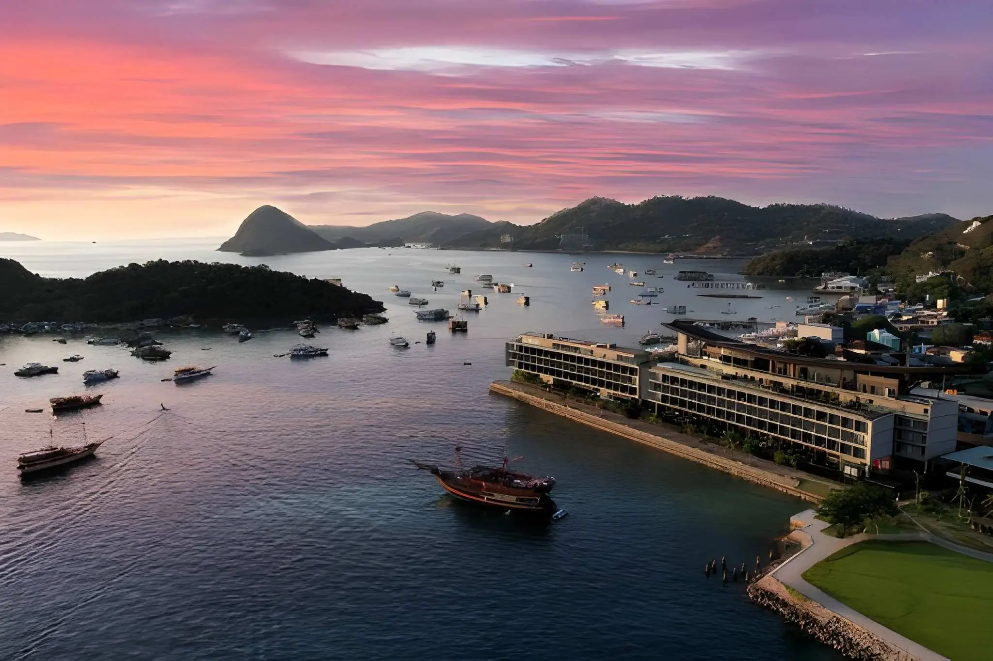 Meruorah Komodo Labuan Bajo Luxury Hotel in the Heart of Tourism